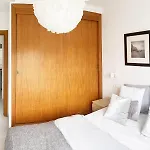 Διαμέρισμα Dos Fassers 150m To The By Js *